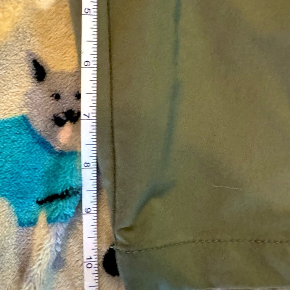 Men's Olive Green Alpine Bermuda Length Hiking Shorts - Picture 8 of 8